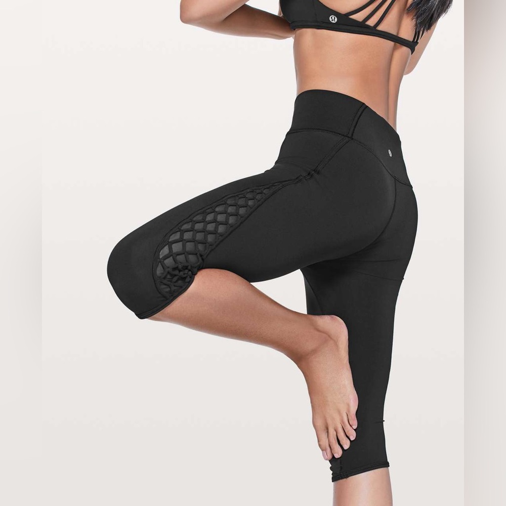Lululemon Love Knot Crop *15" Size 4